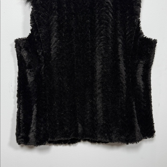 New Marc New York Black Faux Fur Vest Gold Zip Pockets Plush Collar Jacket Sz XL - Picture 7 of 11
